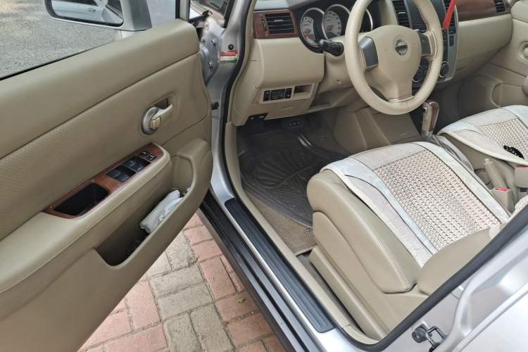 Used Nissan Tiida Sedan 2009 1.6L Automatic Tech Edition Driver Seat
