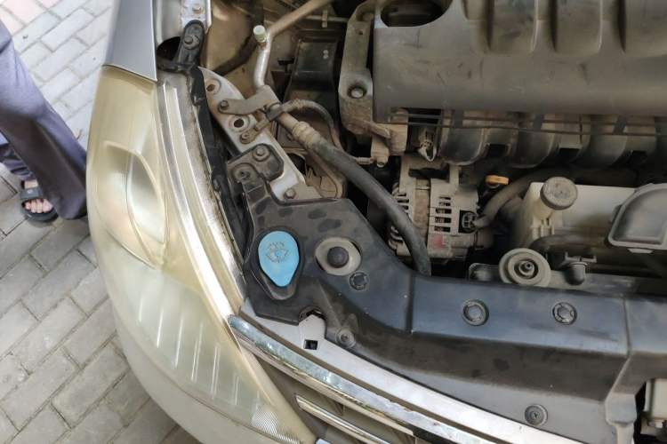 Used Nissan Tiida Sedan 2009 1.6L Automatic Tech Edition Engine Bay Right
