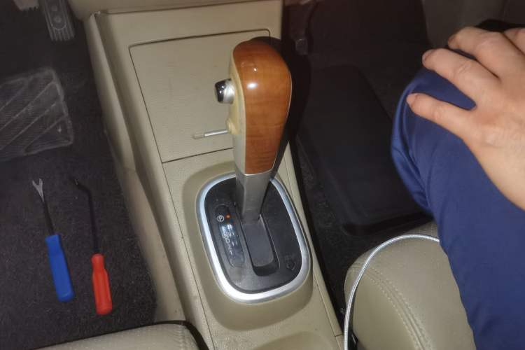 Used Nissan Tiida Sedan 2009 1.6L Automatic Tech Edition Gear Lever