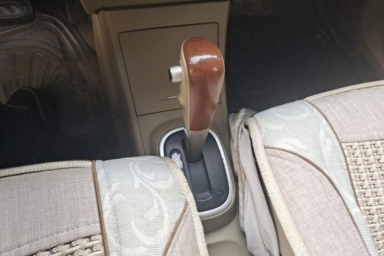 Used Nissan Tiida Sedan 2009 1.6L Automatic Tech Edition Gear Lever
