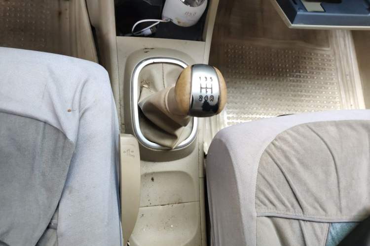 Used Nissan Tiida Sedan 2009 1.6L Automatic Tech Edition Gear Lever