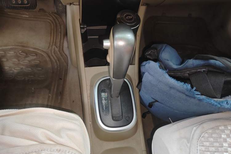 Used Nissan Tiida Sedan 2009 1.6L Automatic Tech Edition Gear Lever