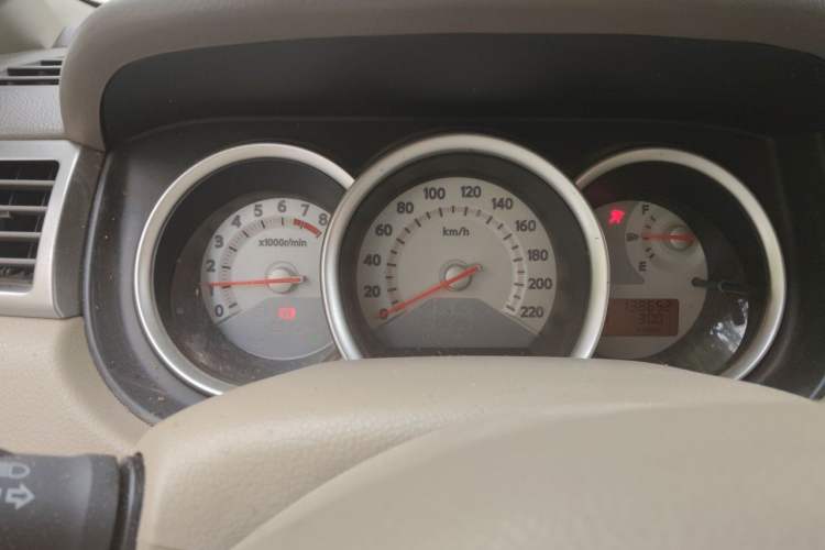 Used Nissan Tiida Sedan 2009 1.6L Automatic Tech Edition Instrument Cluster