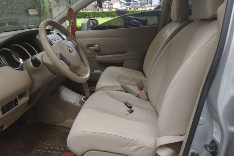 Used Nissan Tiida Sedan 2009 1.6L Automatic Tech Edition Left Front Seat