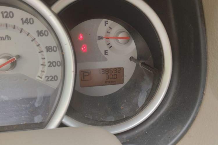 Used Nissan Tiida Sedan 2009 1.6L Automatic Tech Edition Odometer Close Up