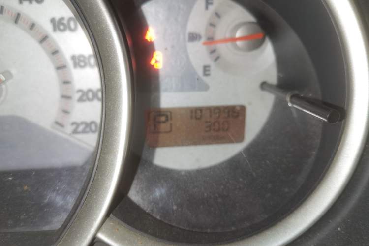 Used Nissan Tiida Sedan 2009 1.6L Automatic Tech Edition Odometer Close Up