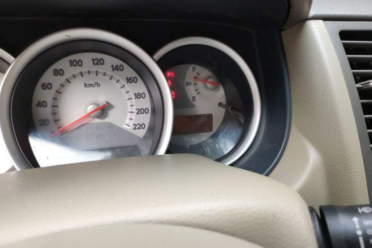 Used Nissan Tiida Sedan 2009 1.6L Automatic Tech Edition Odometer Close Up
