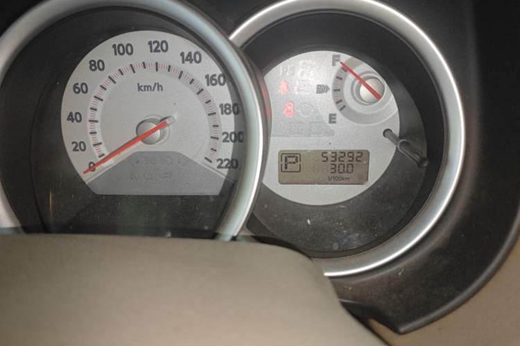 Used Nissan Tiida Sedan 2009 1.6L Automatic Tech Edition Odometer Close Up