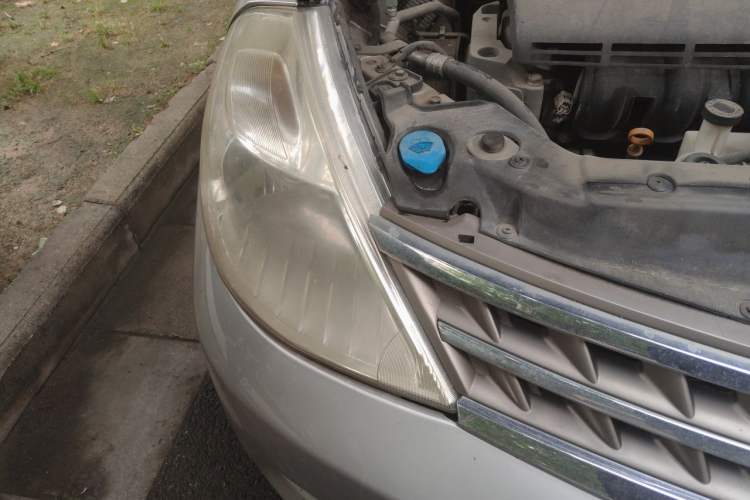 Used Nissan Tiida Sedan 2009 1.6L Automatic Tech Edition Right Front Headlight