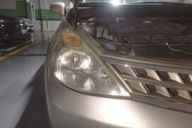 Used Nissan Tiida Sedan 2009 1.6L Automatic Tech Edition Right Front Headlight