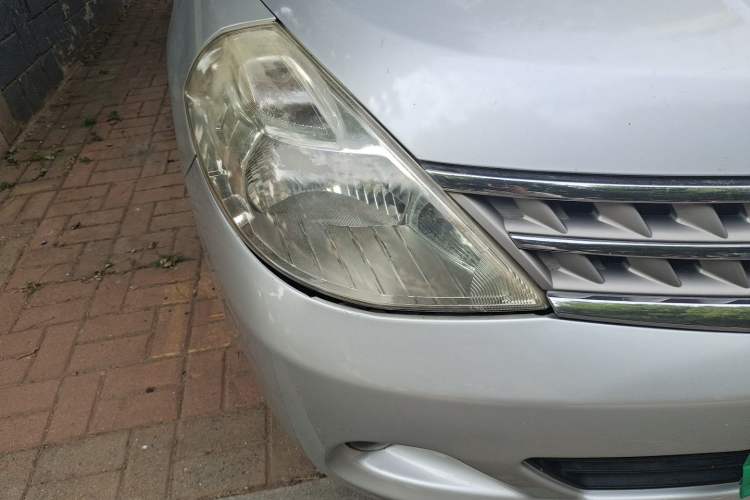 Used Nissan Tiida Sedan 2009 1.6L Automatic Tech Edition Right Front Headlight