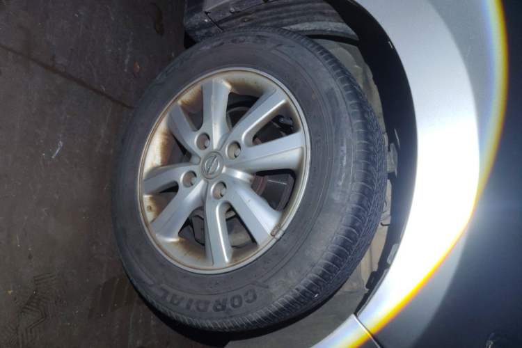Used Nissan Tiida Sedan 2009 1.6L Automatic Tech Edition Right Front Wheel Hub