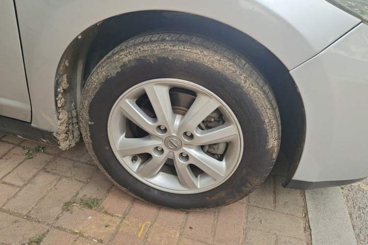 Used Nissan Tiida Sedan 2009 1.6L Automatic Tech Edition Right Front Wheel Hub