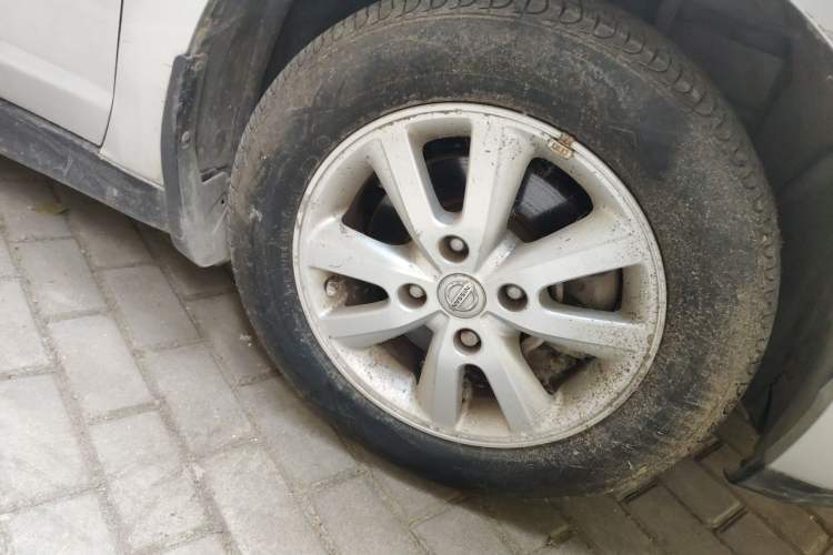 Used Nissan Tiida Sedan 2009 1.6L Automatic Tech Edition Right Front Wheel Hub