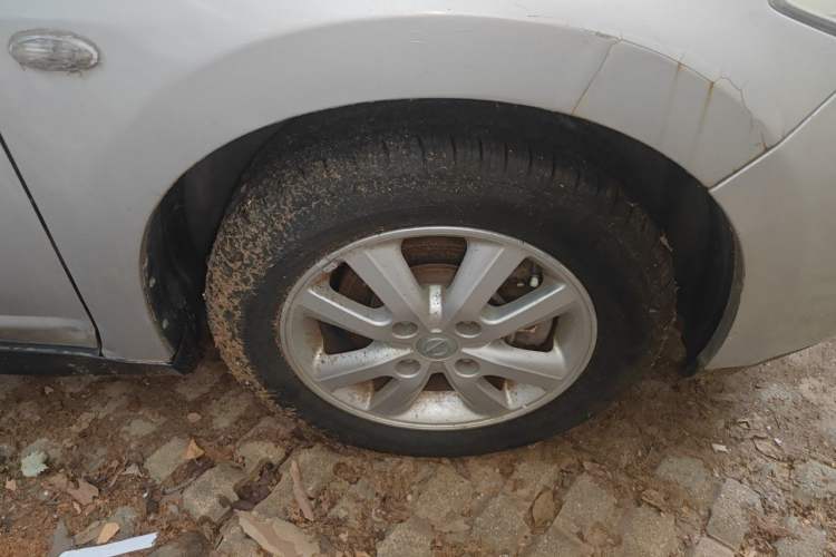 Used Nissan Tiida Sedan 2009 1.6L Automatic Tech Edition Right Front Wheel Hub