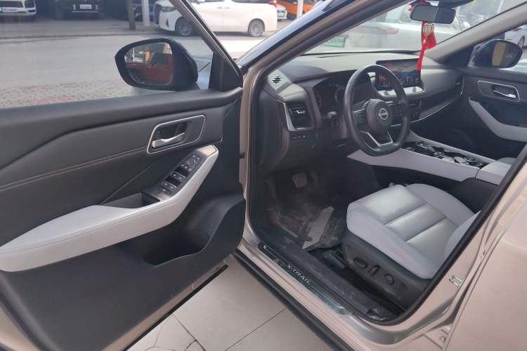 Used Nissan X-Trail 2023 e-POWER Ultra-Hybrid Dual-Motor All-Wheel-Drive Luxury Edition Interior 3
