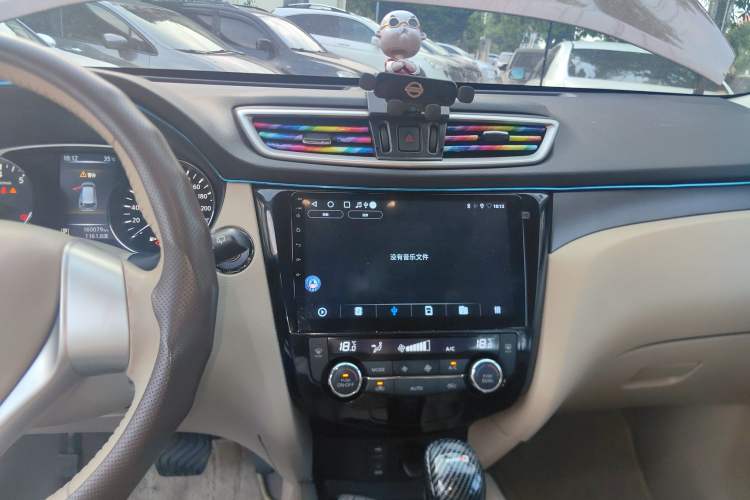 Used Nissan X-Trail 2014 2.0L CVT Comfort Edition 2WD Audio And AC Panel