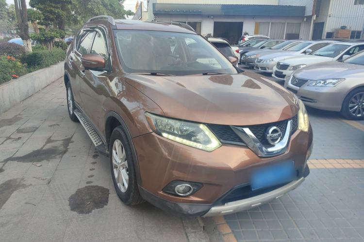 Used Nissan X-Trail 2014 2.0L CVT Comfort Edition 2WD Front Right 45 Deg