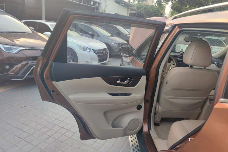 Used Nissan X-Trail 2014 2.0L CVT Comfort Edition 2WD Left Rear Door Interior