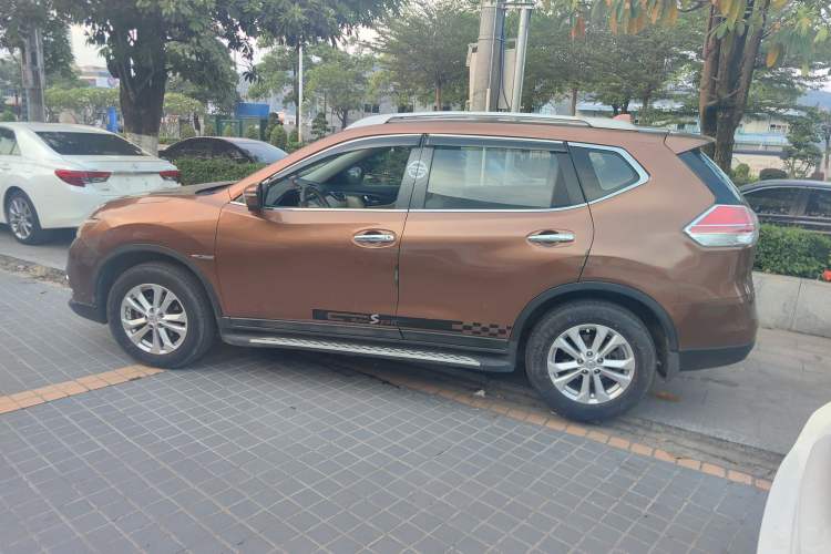 Used Nissan X-Trail 2014 2.0L CVT Comfort Edition 2WD Left Side