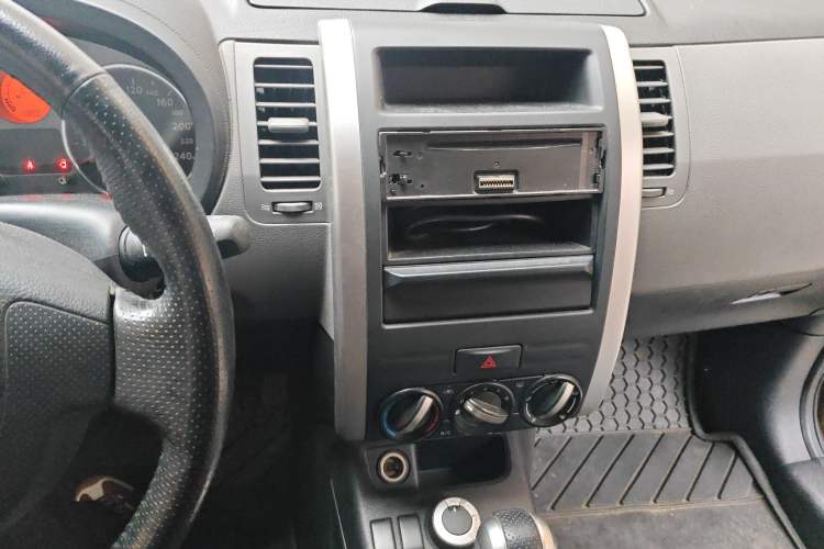 Used Nissan X-Trail 2008 2.0L XE CVT 4WD Audio And AC Panel
