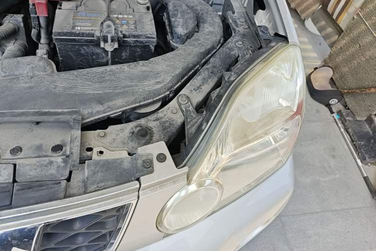 Used Nissan X-Trail 2008 2.5L XL CVT 4WD Engine Bay Left