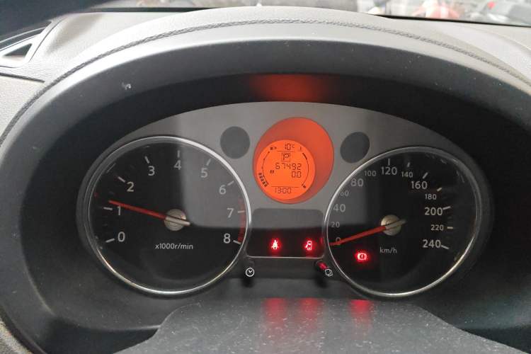 Used Nissan X-Trail 2008 2.0L XE CVT 4WD Odometer Close Up