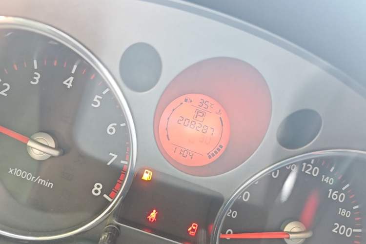Used Nissan X-Trail 2008 2.5L XV CVT 4WD Odometer Close Up