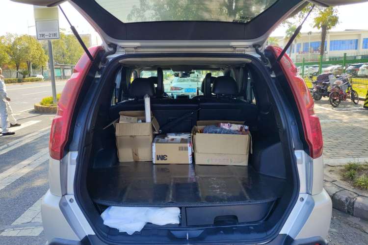 Used Nissan X-Trail 2008 2.5L XL CVT 4WD Trunk