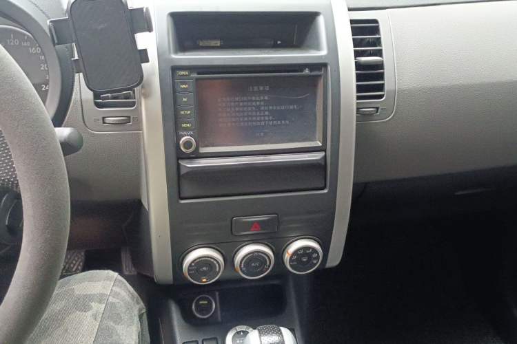 Used Nissan X-Trail 2010 2.5L CVT Luxury Edition 4WD Audio And AC Panel