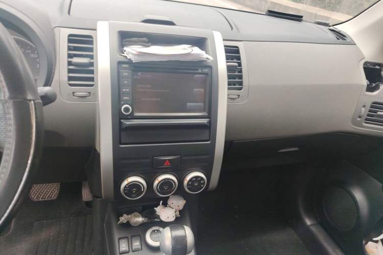 Used Nissan X-Trail 2010 2.5L CVT Luxury Edition 4WD Audio And AC Panel