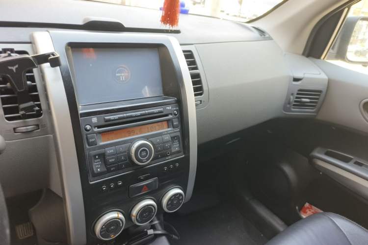 Used Nissan X-Trail 2010 2.5L CVT Flagship Edition 4WD Audio And AC Panel