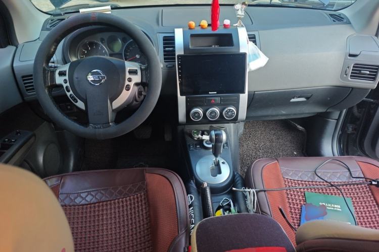 Used Nissan X-Trail 2010 2.5L CVT Luxury Edition 4WD Center Console