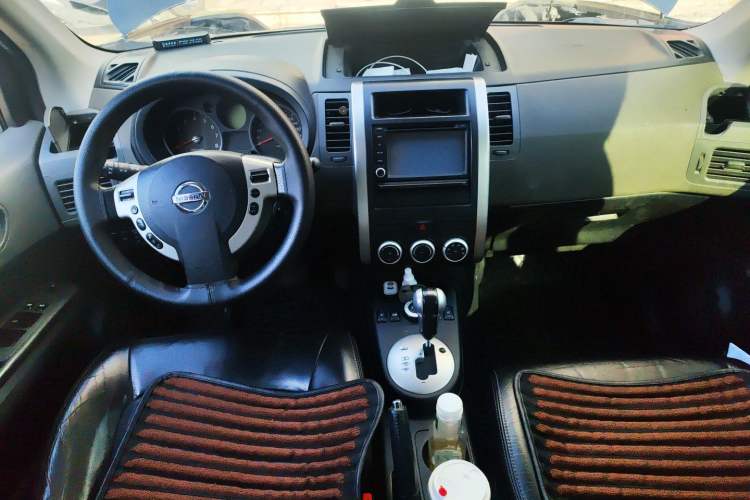 Used Nissan X-Trail 2010 2.5L CVT Flagship Edition 4WD Center Console