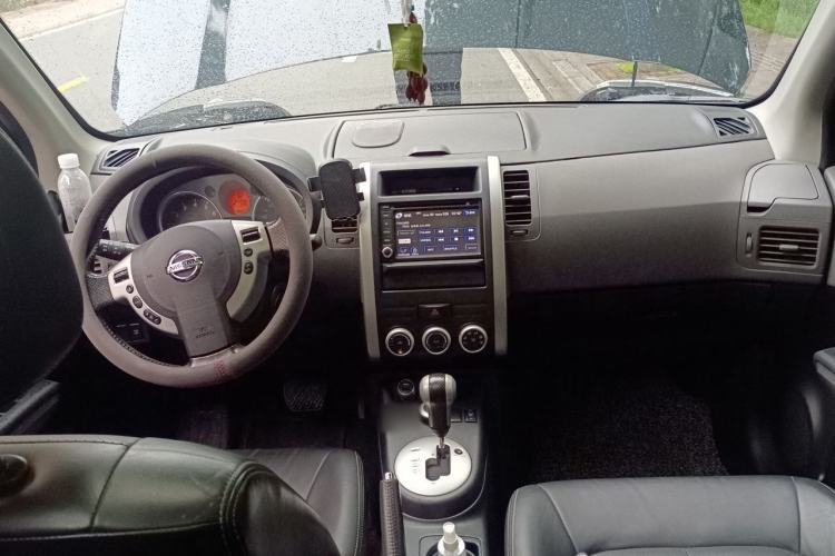 Used Nissan X-Trail 2010 2.5L CVT Luxury Edition 4WD Center Console