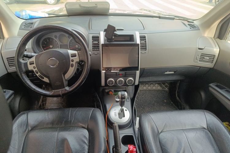 Used Nissan X-Trail 2010 2.5L CVT Luxury Edition 4WD Center Console
