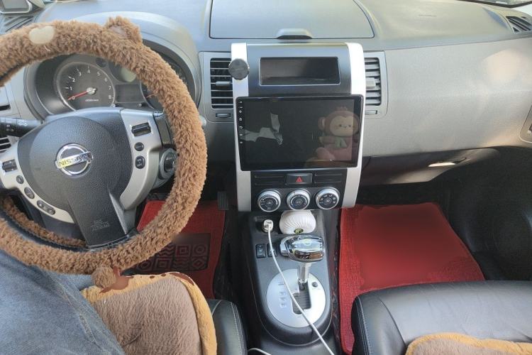 Used Nissan X-Trail 2010 2.5L CVT Luxury Edition 4WD Center Console