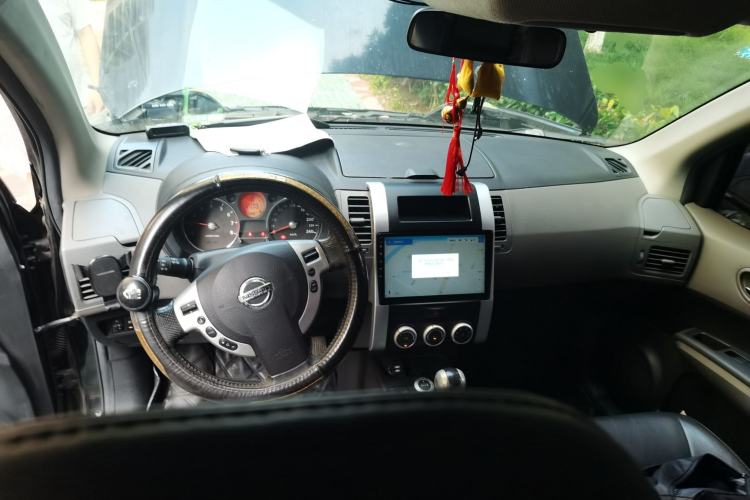Used Nissan X-Trail 2010 2.5L CVT Luxury Edition 4WD Center Console