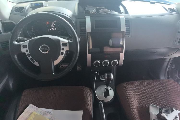 Used Nissan X-Trail 2010 2.5L CVT Luxury Edition 4WD Center Console