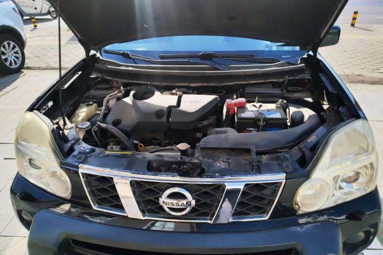 Used Nissan X-Trail 2010 2.5L CVT Flagship Edition 4WD Engine Bay