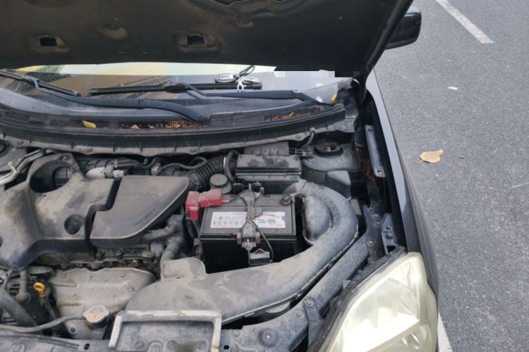 Used Nissan X-Trail 2010 2.5L CVT Luxury Edition 4WD Engine Bay Left