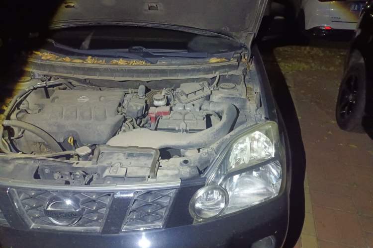 Used Nissan X-Trail 2010 2.0L Manual Comfort Edition 4WD Engine Bay Left