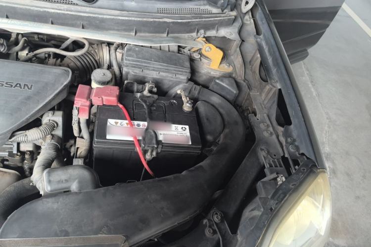 Used Nissan X-Trail 2010 2.5L CVT Luxury Edition 4WD Engine Bay Left
