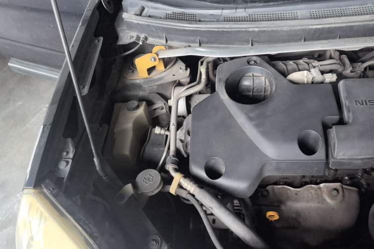 Used Nissan X-Trail 2010 2.5L CVT Luxury Edition 4WD Engine Bay Right