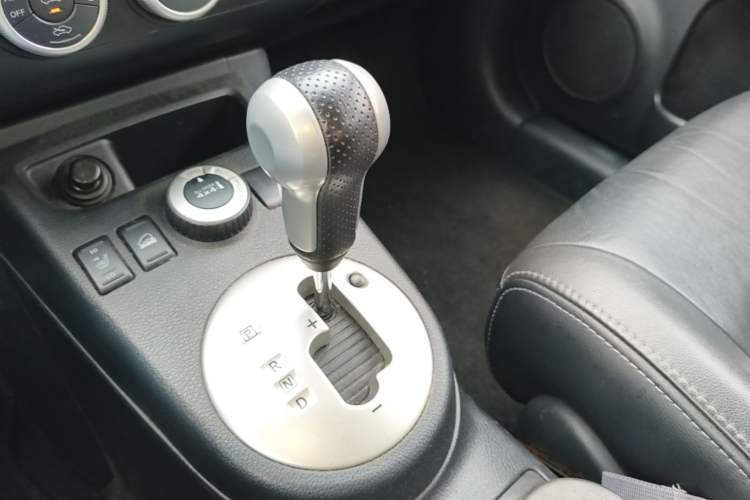 Used Nissan X-Trail 2010 2.5L CVT Luxury Edition 4WD Gear Lever