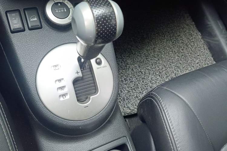 Used Nissan X-Trail 2010 2.5L CVT Luxury Edition 4WD Gear Lever