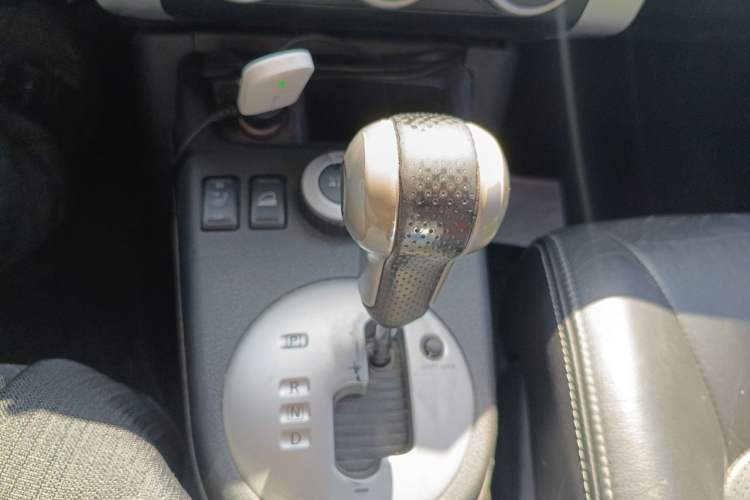 Used Nissan X-Trail 2010 2.5L CVT Luxury Edition 4WD Gear Lever