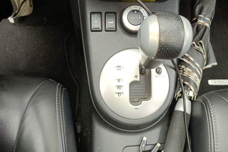 Used Nissan X-Trail 2010 2.5L CVT Luxury Edition 4WD Gear Lever