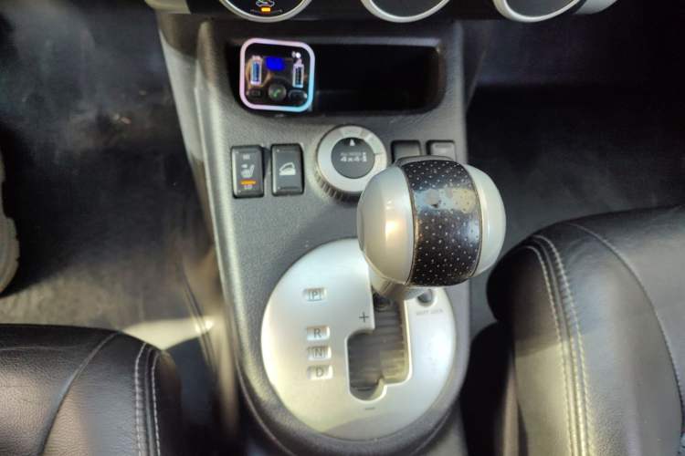 Used Nissan X-Trail 2010 2.5L CVT Ultimate Edition 4WD Gear Lever