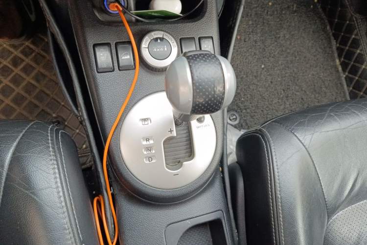 Used Nissan X-Trail 2010 2.5L CVT Luxury Edition 4WD Gear Lever